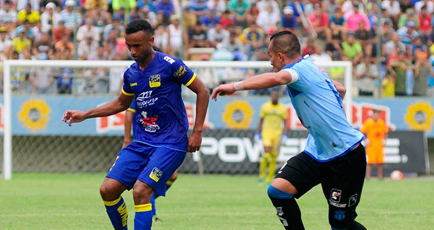 Delfín, Futbol, Campeonato Ecuatoriano,